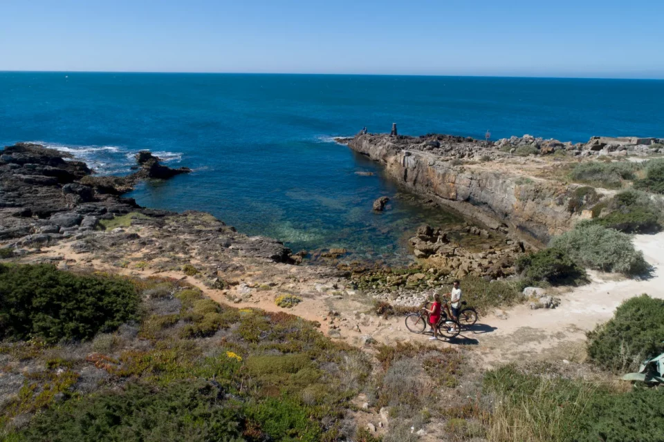 Cykla längs den natursköna kuststräckan